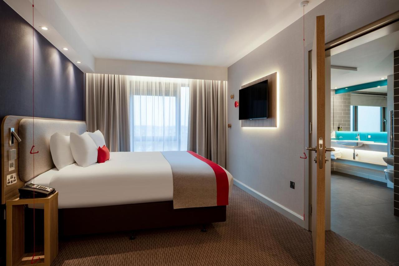 Holiday Inn Express Cambridge West - Cambourne By Ihg Exterior foto