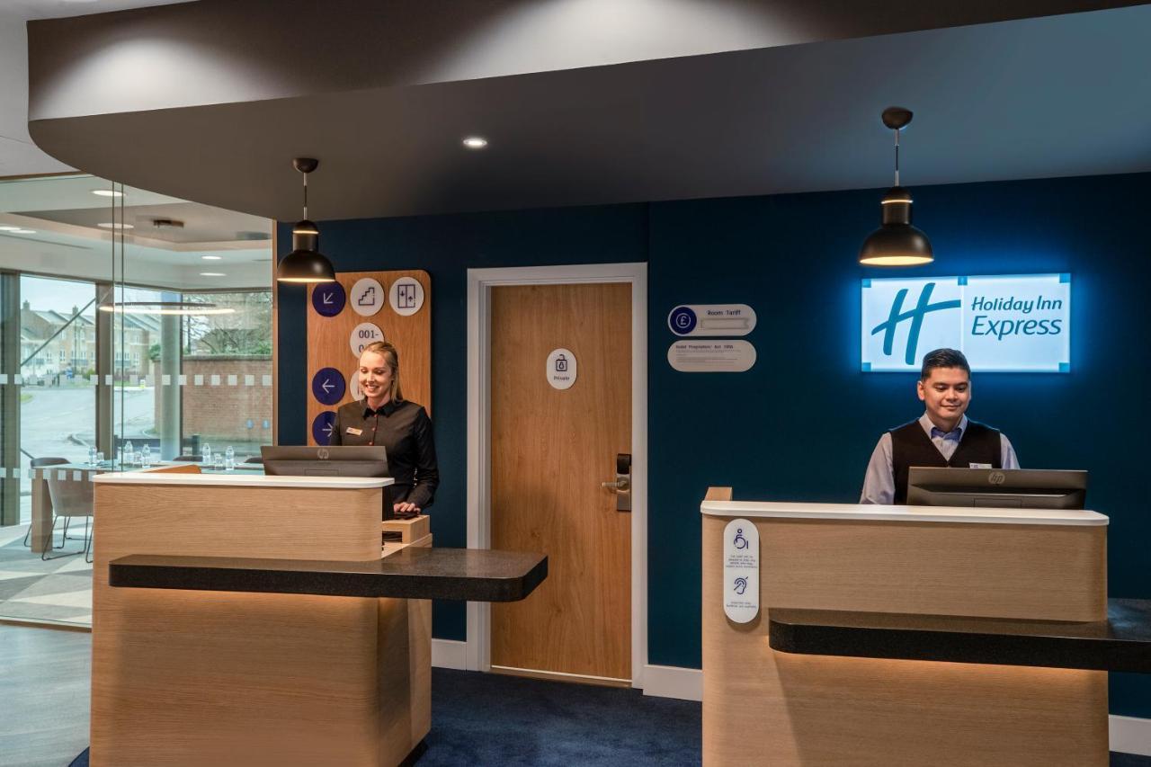 Holiday Inn Express Cambridge West - Cambourne By Ihg Exterior foto